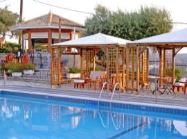 Pool mit Blick auf die Poolbar, Hotel Nefeli, Daphnila - Kommeno Halbinsel, Korfu, Griechenland